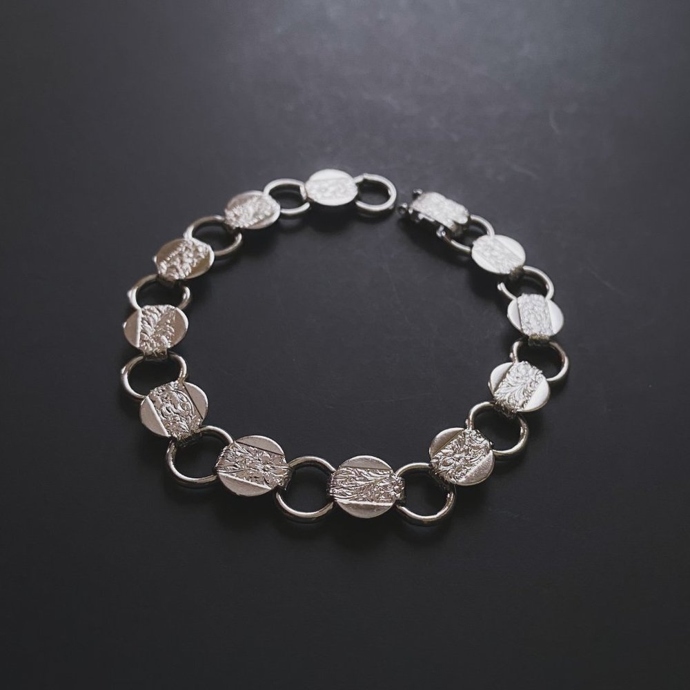 Vintage Sarah Coventry "Young and Gay" Silver Floral Circle Link Chain Bracelet